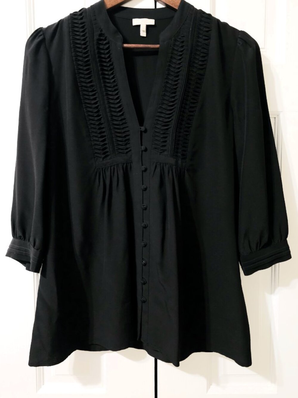 Joie Black Pleated Pintuck V-Neck Blouse Top Covered Buttons Silk Blend EUC S